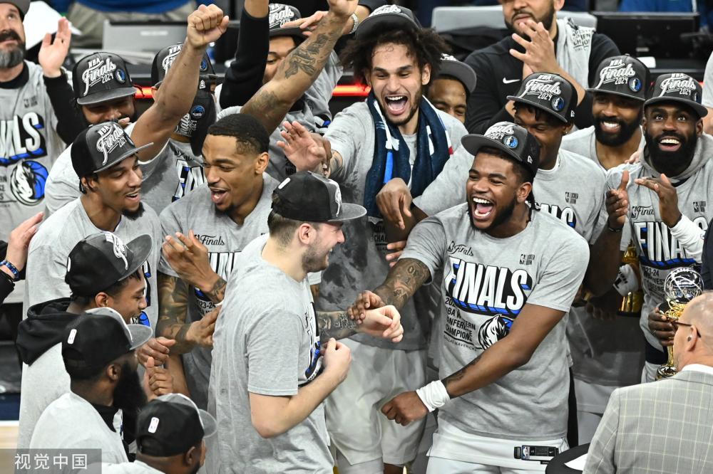 也折射出足 也折射出足